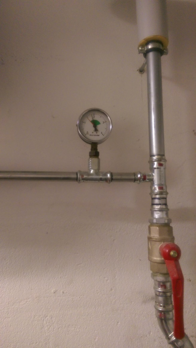 Water pressure gauge